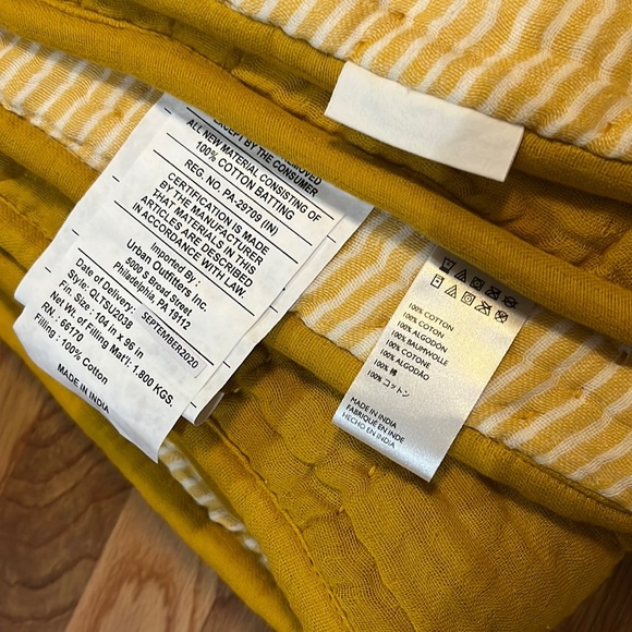 Anthropologie Reversible Airy Gauze Quilt Size King New Plus - Picture 9 of 17